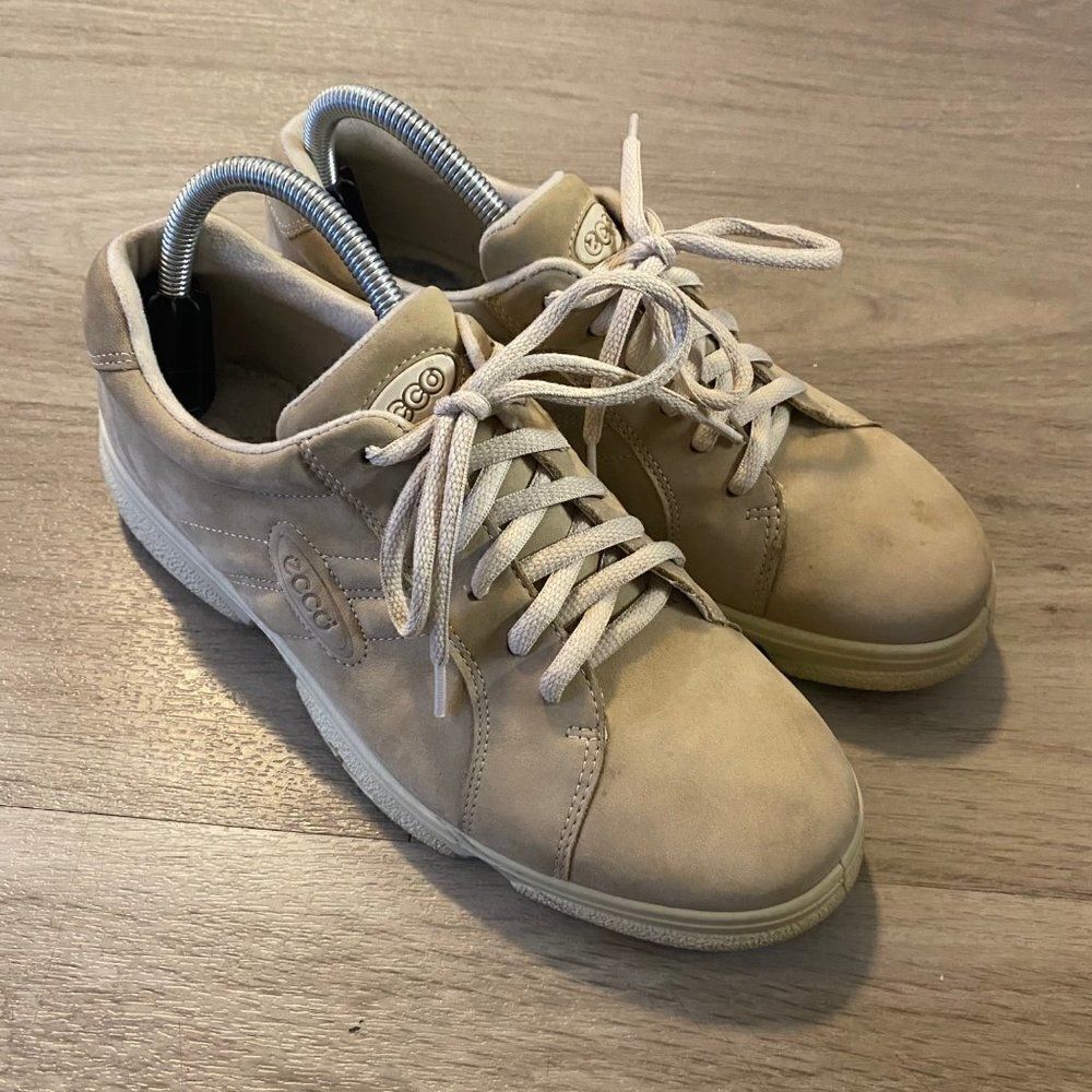 ECCO women's light beige comfort lace up sneakers (missing insoles) sz 39 (8.5)